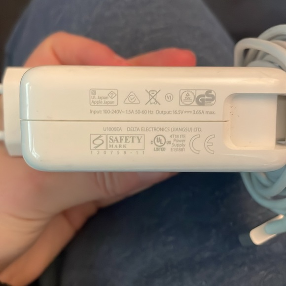 European wall outlet Apple MacBook Pro charger with extension. - Picture 6 of 6